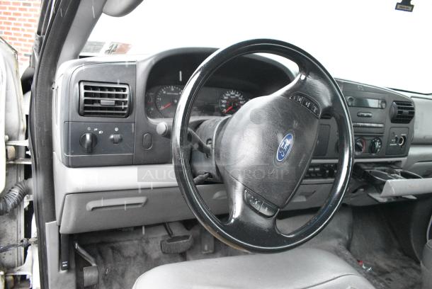 2006 Ford F250 Super Duty 2WD Pick Up Truck w/ Crew Cab, Headache Guard and Tommy Gate PUW60-1340S38TP4 liftgate. VIN 1FTSX20566ED68092. Title In Hand. Needs a Timing Chain. Vehicle Runs and Drives But Needs a New Battery; Will Need To Be Jump Started. - Image 8 of 13