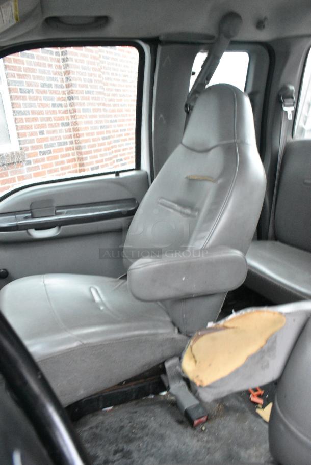 2006 Ford F250 Super Duty 2WD Pick Up Truck w/ Crew Cab, Headache Guard and Tommy Gate PUW60-1340S38TP4 liftgate. VIN 1FTSX20566ED68092. Title In Hand. Needs a Timing Chain. Vehicle Runs and Drives But Needs a New Battery; Will Need To Be Jump Started. - Image 10 of 13