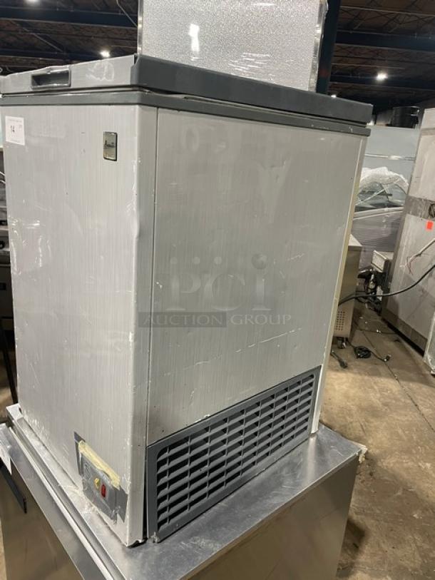 Avanti Commercial Free Standing Chest Freezer! Model: CF101PS SN: A52620810111040180344! 115V! - Image 2 of 7