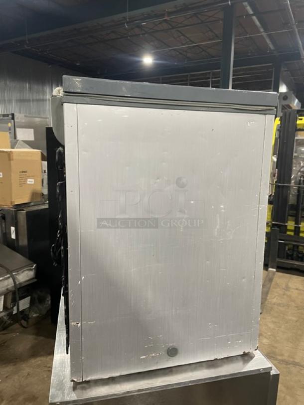 Avanti Commercial Free Standing Chest Freezer! Model: CF101PS SN: A52620810111040180344! 115V! - Image 3 of 7