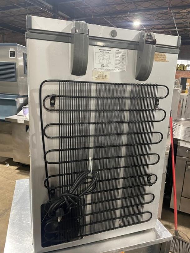Avanti Commercial Free Standing Chest Freezer! Model: CF101PS SN: A52620810111040180344! 115V! - Image 4 of 7