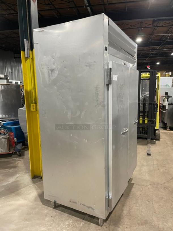 Traulsen Commercial Self Contained Solid 2 Door Reach In Refrigerator! With Wire Racks! With Defogger! Model: GHT 2-32 NUT SN: 151782! 115V 1 Phase! On Legs! - Image 2 of 10