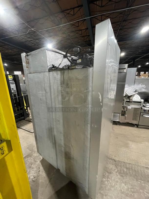 Traulsen Commercial Self Contained Solid 2 Door Reach In Refrigerator! With Wire Racks! With Defogger! Model: GHT 2-32 NUT SN: 151782! 115V 1 Phase! On Legs! - Image 4 of 10
