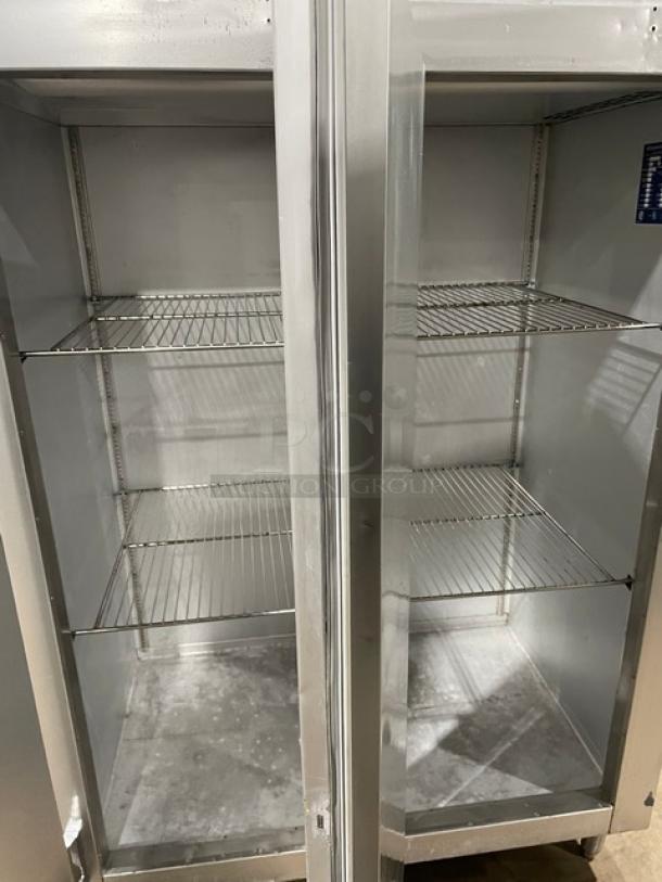 Traulsen Commercial Self Contained Solid 2 Door Reach In Refrigerator! With Wire Racks! With Defogger! Model: GHT 2-32 NUT SN: 151782! 115V 1 Phase! On Legs! - Image 5 of 10