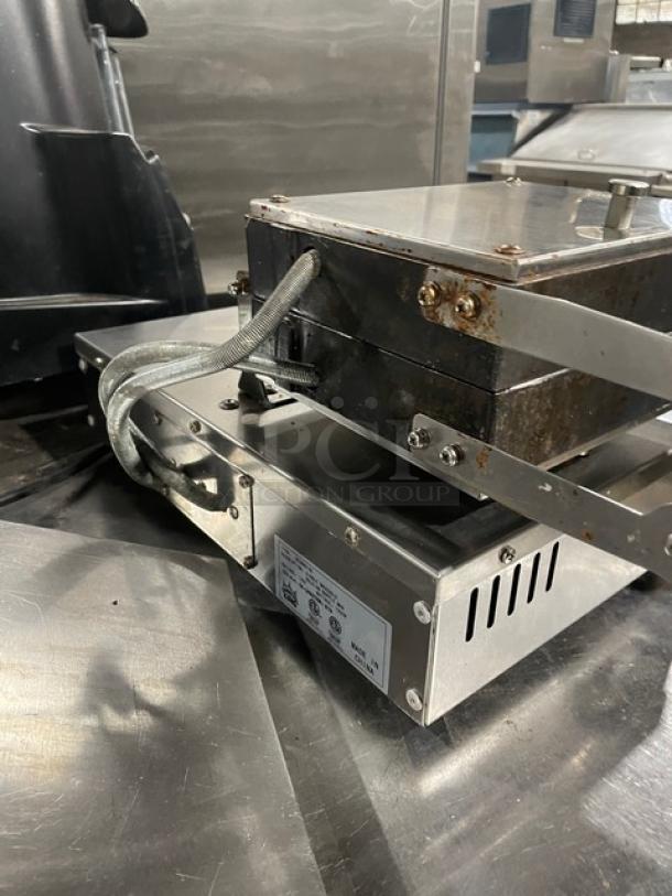 Carnival King Commercial Stainless Steel Countertop Single Brussels Style Belgian Waffle Maker! Model: 382WBS180 SN: CK-240276R-678! 120V! On Legs! - Image 4 of 10