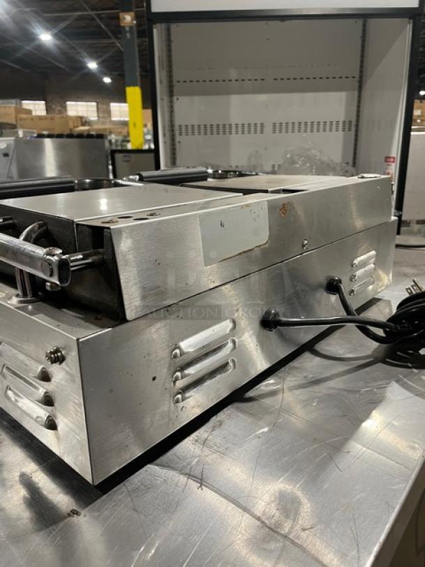 Avantco Commercial Stainless Steel Electric Powered Countertop Double Panini/Sandwich Press Grill! With Smooth Cast Iron Plates! On Legs! - Image 4 of 8