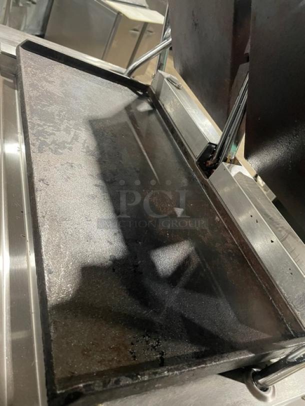 Avantco Commercial Stainless Steel Electric Powered Countertop Double Panini/Sandwich Press Grill! With Smooth Cast Iron Plates! On Legs! - Image 5 of 8