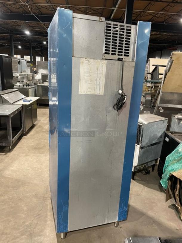Traulsen Commercial Stainless Steel Solid Single Door Reach In Freezer! With Built In Pan Holding Racks! Model: RLT132WUT-FHS SN: T176458L11! 115V 1 Phase! On Legs! Working When Removed! - Image 4 of 9