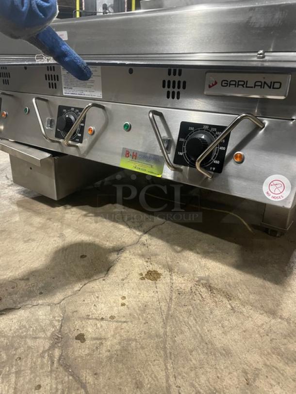 Brand New! Garland CG Series Commercial Stainless Steel Natural Gas Powered Mirror-Shine Polished Countertop Flat Griddle! With Back & Side Splashes! With Thermostatic Controls! On Legs! - Image 6 of 9