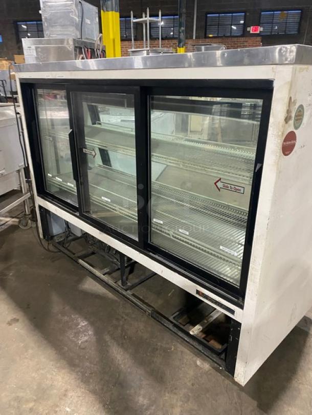 True Commercial Slanted Glass Single Duty Refrigerated Deli Display Merchandiser Case! With Poly Coated Racks! With Rear Double Sliding Glass Doors! Model: TSID-72-3 SN: 1-4377737! 115V 1 Phase! On Casters! - Image 3 of 9