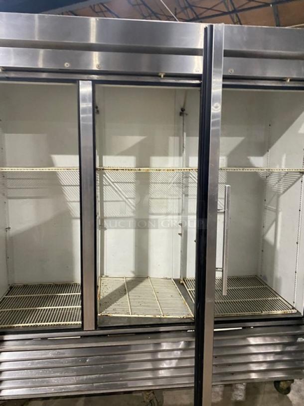 True Commercial Stainless Steel Solid 3 Door Reach In Refrigerator! With Poly Coated Wire Racks! Model: T-72 SN: 1-2432016! 115V 1 Phase! On Casters! Working When Removed! - Image 5 of 8