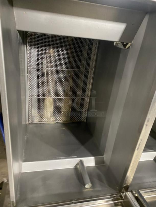 Pitco! Late Model! Commercial Stainless Steel Natural Gas Powered 3 Bay Pasta Cooker/Rethermalizer! With Back Splash! Model: SRTG SN: G16AD007609! 115V! On Casters! - Image 7 of 11