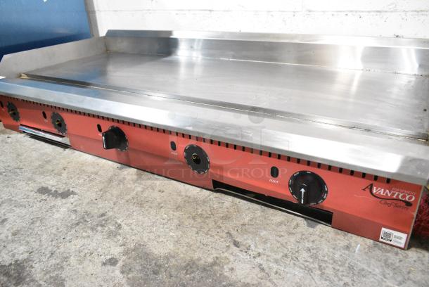 BRAND NEW SCRATCH AND DENT! 2024 Avantco Chef Series 177CAG60TG CAG-60-TG 60" Stainless Steel Countertop Natural Gas Powered Flat Top Griddle with Thermostatic Controls. 175,000 BTU - Image 4 of 5
