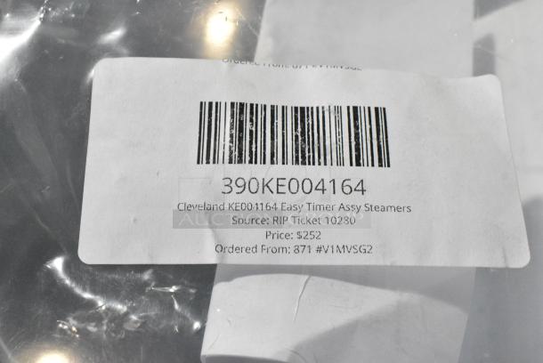 3 BRAND NEW SCRATCH AND DENT! Items Including 390KE004164 Cleveland KE004164 Easy Timer Assy Steamers, 989ATOE25591 AccuTemp AT0E-2559-1 7 Terminal Temperature Control, 61460158301 Pitco 60158301 Controller Digital Pasta Timer Oga. 3 Times Your Bid! - Image 4 of 10