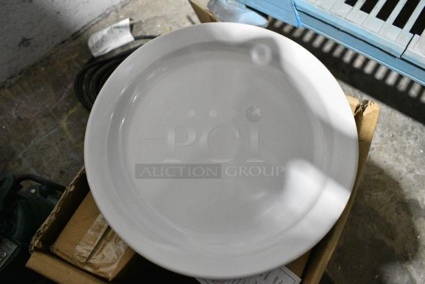 BRAND NEW SCRATCH AND DENT! 303BWNRP16 Acopa 10 1/2" Bright White Narrow Rim Stoneware Plate - 12/Case - Image 3 of 4