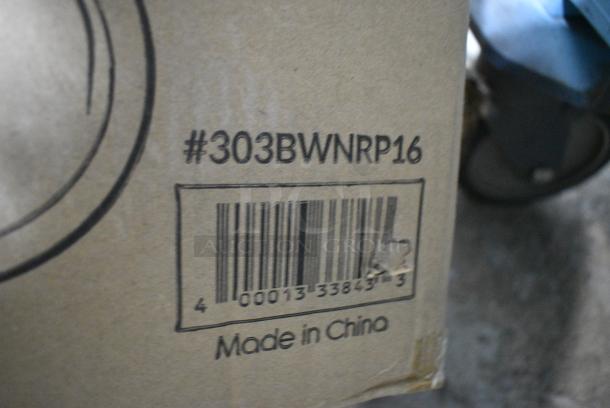 BRAND NEW SCRATCH AND DENT! 303BWNRP16 Acopa 10 1/2" Bright White Narrow Rim Stoneware Plate - 12/Case - Image 4 of 4
