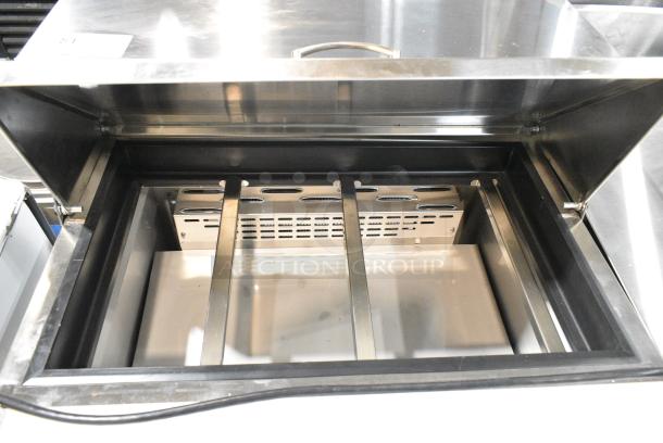 BRAND NEW SCRATCH AND DENT! 2021 Avantco 447APST27 27" 1 Door Stainless Steel Refrigerated Sandwich / Salad Prep Table on Commercial Casters. 115 Volts, 1 Phase. Tested and Powers On But Does Not Get Cold - Image 4 of 6