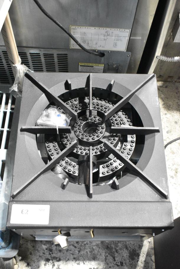 BRAND NEW SCRATCH AND DENT! Cooking Performance Group CPG-SP-18-N Natural Gas Stock Pot Range - 80,000 BTU - Image 6 of 6