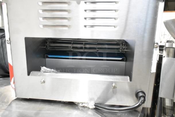 BRAND NEW SCRATCH AND DENT! 2024 Avantco 184T140 Commercial 10" Wide Conveyor Toaster with 3" Opening 300 Slices per Hour. 120 Volts, 1 Phase. Tested and Working! - Image 6 of 7