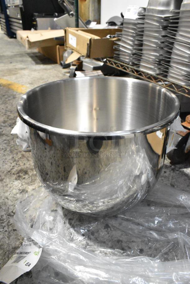 2 BRAND NEW SCRATCH AND DENT! Items Including 190HCM20MB 20 Qt. Stainless Steel Mixing Bowl and 541PCM30BOWL Main Street Equipment 541PCM30BOWL 30 Qt. Stainless Steel Bowl for CMIX30. 2 Times Your Bid! - Image 4 of 10