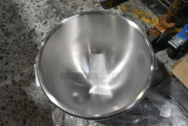 2 BRAND NEW SCRATCH AND DENT! Items Including 190HCM20MB 20 Qt. Stainless Steel Mixing Bowl and 541PCM30BOWL Main Street Equipment 541PCM30BOWL 30 Qt. Stainless Steel Bowl for CMIX30. 2 Times Your Bid! - Image 5 of 10