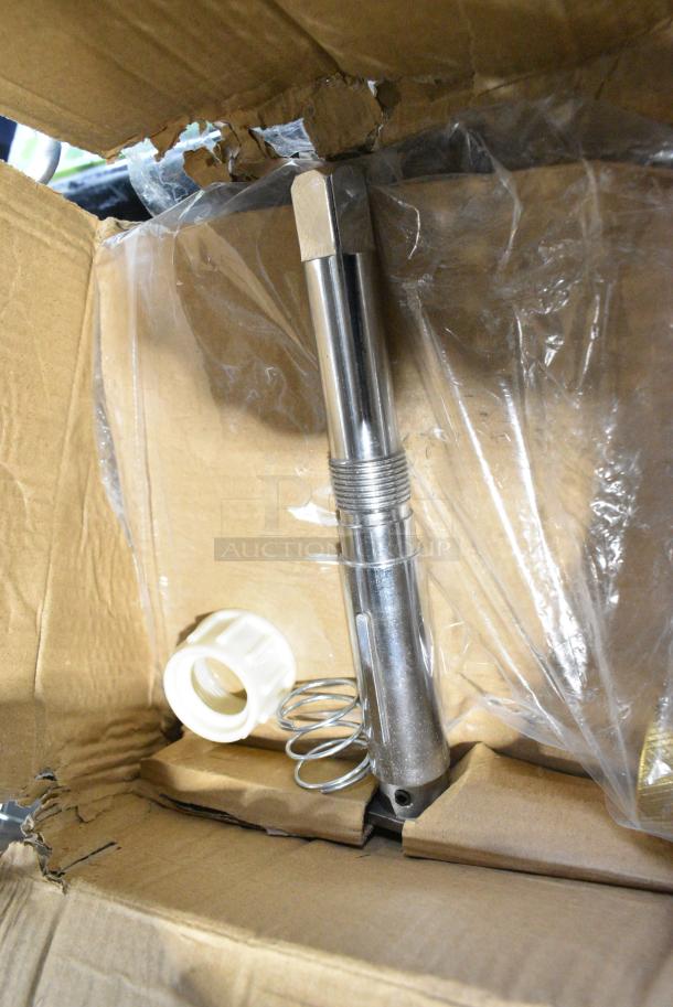 BRAND NEW SCRATCH AND DENT! Assure 190M22HSKNIF Slicer Knife Assembly for #22 Slicer and Shredder Attachments - Image 3 of 4