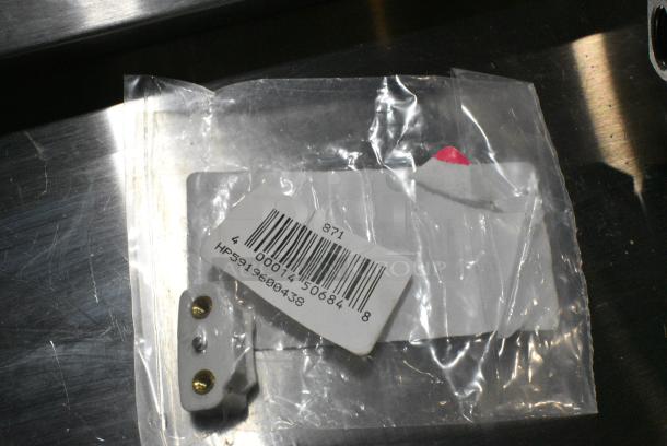 2 BRAND NEW SCRATCH AND DENT! Items Including HP5919600438 Hobart 00-438527-00001 Shoe, Front and 683172000D Robertshaw 1720-00D Natural Gas / Liquid Propane Safety Valve; 7/16" Gas In / Out; 1/4" Pilot In / Out. 2 Times Your Bid! - Image 4 of 11