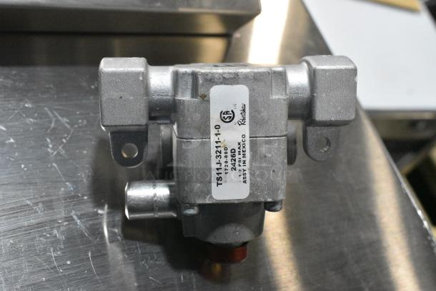2 BRAND NEW SCRATCH AND DENT! Items Including HP5919600438 Hobart 00-438527-00001 Shoe, Front and 683172000D Robertshaw 1720-00D Natural Gas / Liquid Propane Safety Valve; 7/16" Gas In / Out; 1/4" Pilot In / Out. 2 Times Your Bid! - Image 6 of 11