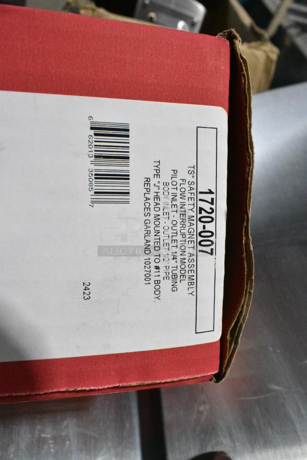 2 BRAND NEW SCRATCH AND DENT! Items Including HP5919600438 Hobart 00-438527-00001 Shoe, Front and 683172000D Robertshaw 1720-00D Natural Gas / Liquid Propane Safety Valve; 7/16" Gas In / Out; 1/4" Pilot In / Out. 2 Times Your Bid! - Image 11 of 11