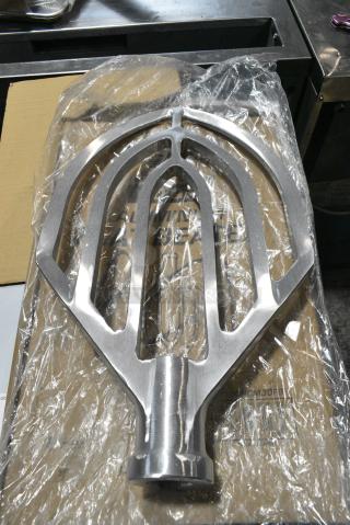 2 BRAND NEW SCRATCH AND DENT! 190HCIM30FB Aluminum Flat Beater for 30 Qt. Bowls. 2 Times Your Bid!