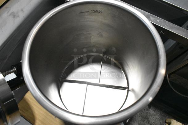 BRAND NEW SCRATCH AND DENT! Carnival King 382RWS35 3.5 Qt. Warmer with Pump. 120 Volts, 1 Phase. Tested and Working! - Image 7 of 9