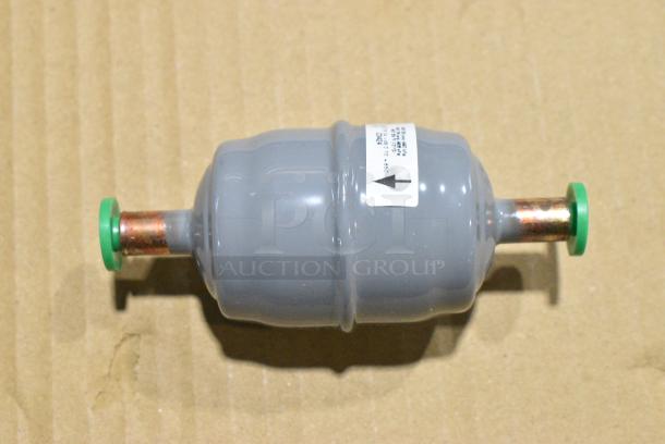 2 BRAND NEW SCRATCH AND DENT! Items Including PZTIS1E1G5 Avantco Controller for ADC-GEL Series and Catch-all C-032-S Refrigerant Filter Drier. 2 Times Your Bid! - Image 7 of 9