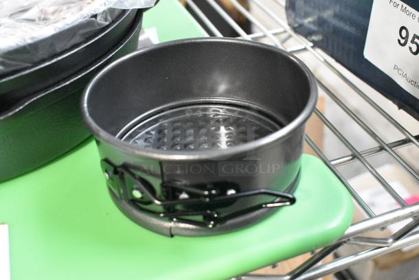 2 BRAND NEW SCRATCH AND DENT! Wilton 191002561 4" x 1 7/8" Non-Stick Steel Mini Springform Cake Pan - 3/Set. 2 Times Your Bid! - Image 2 of 5