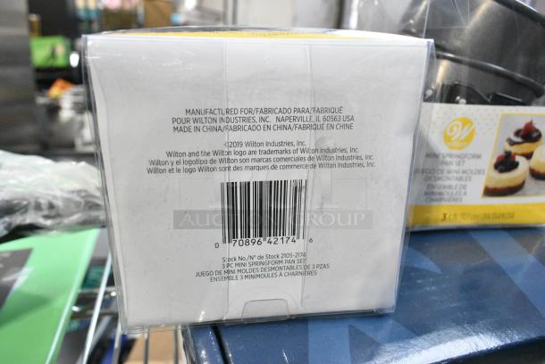 2 BRAND NEW SCRATCH AND DENT! Wilton 191002561 4" x 1 7/8" Non-Stick Steel Mini Springform Cake Pan - 3/Set. 2 Times Your Bid! - Image 5 of 5
