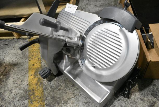 BRAND NEW SCRATCH AND DENT! 2024 Hobart ECO12 Medium-Duty Manual Meat Slicer. 115 Volts, 1 Phase. Tested and Does Not Power On - Image 3 of 5