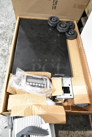 BRAND NEW SCRATCH AND DENT! Cardinal Detecto 850F Scale