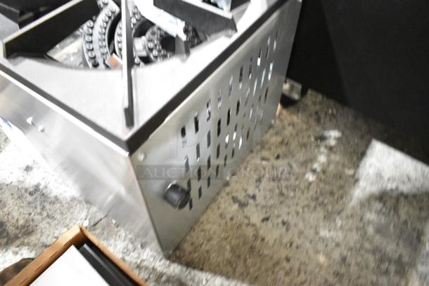 BRAND NEW SCRATCH AND DENT! Cooking Performance Group CPG-SP-18-N Natural Gas Stock Pot Range. 80,000 BTU - Image 5 of 6