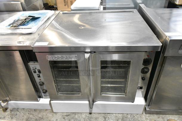 Blodgett Stainless Steel Commercial Natural Gas Powered Full Size Convection Oven w/ View Through Doors, Thermostatic Controls and Metal Oven Racks. - Image 1 of 6