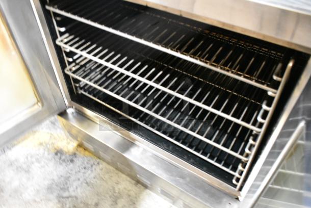 Blodgett Zephaire Stainless Steel Commercial Natural Gas Powered Full Size Convection Oven w/ View Through Doors, Metal Oven Racks and Thermostatic Controls. - Image 3 of 3
