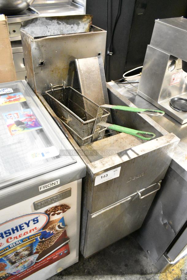 Dean SR42GN Stainless Steel Commercial Floor Style Natural Gas Powered Deep Fat Fryer w/ 2 Metal Fry Baskets. 105,000 BTU. - Image 2 of 5