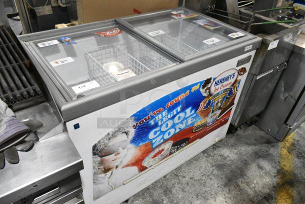 Electrolux FCCG151FW2 Metal Commercial Floor Style Chest Freezer Merchandiser w/ Poly Coated Baskets. 115 Volts, 1 Phase. Tested and Working! - Image 2 of 6