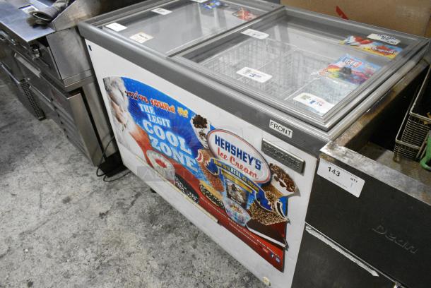 Electrolux FCCG151FW2 Metal Commercial Floor Style Chest Freezer Merchandiser w/ Poly Coated Baskets. 115 Volts, 1 Phase. Tested and Working! - Image 3 of 6