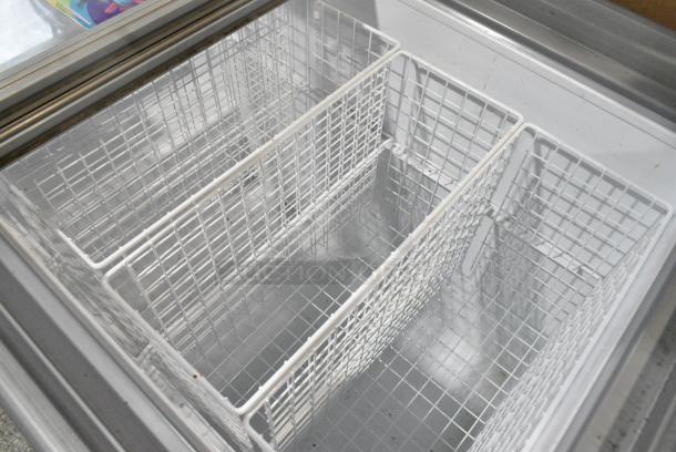 Electrolux FCCG151FW2 Metal Commercial Floor Style Chest Freezer Merchandiser w/ Poly Coated Baskets. 115 Volts, 1 Phase. Tested and Working! - Image 4 of 6