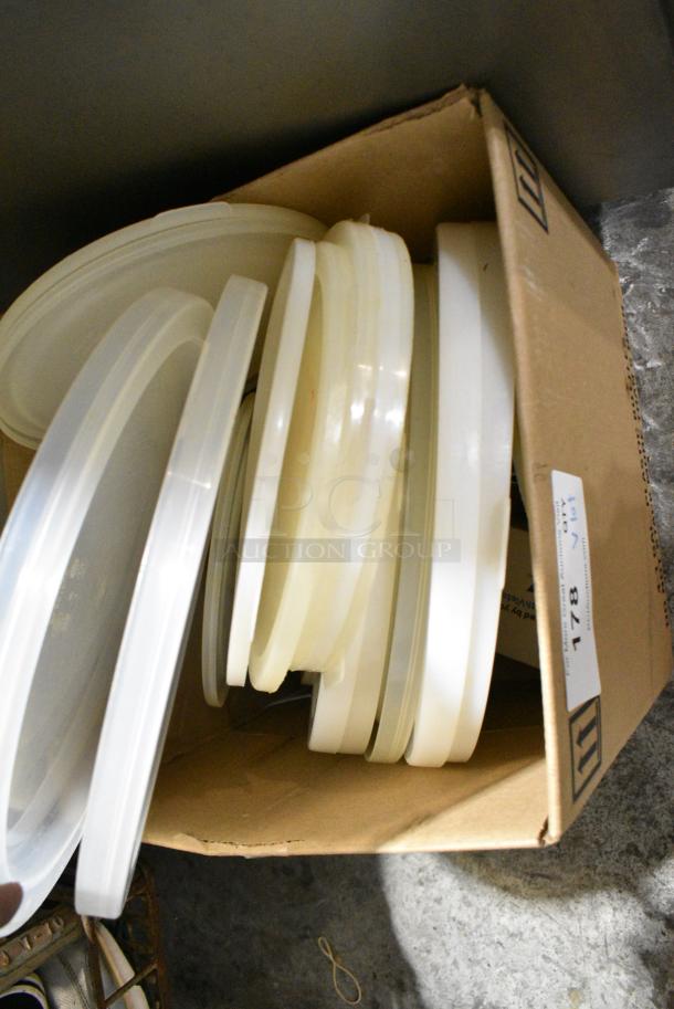 ALL ONE MONEY! Lot of Poly Bins and Lids. - Image 3 of 3