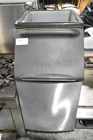 Manitowoc B420D Stainless Steel Commercial Ice Bin. - Item #1156017