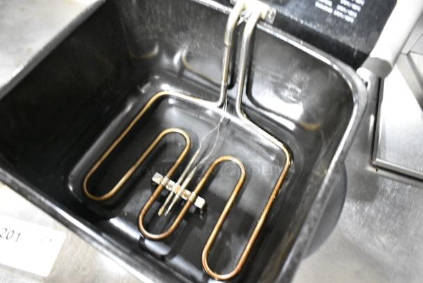 Farberware Metal Countertop Electric Fryer w/ Lid. - Image 4 of 4