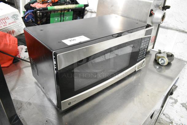 General Electric GE PEM31SM4SS Stainless Steel Microwave Oven w/ Plate. 120 Volts, 1 Phase. - Image 2 of 6