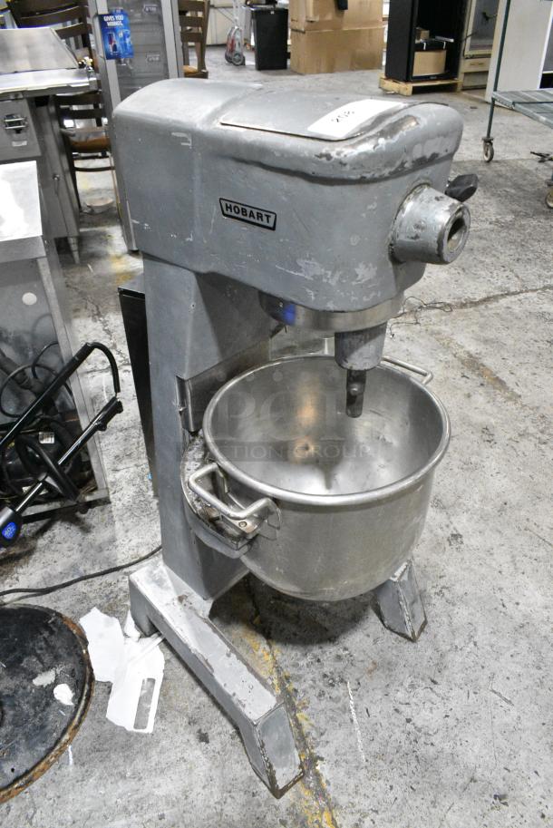 Hobart D-300 Metal Commercial Floor Style 30 Quart Planetary Dough Mixer w/ Stainless Steel Mixing Bowl. 115 Volts, 1 Phase. Tested and Working! - Image 2 of 4