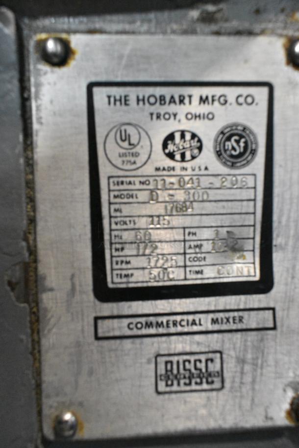 Hobart D-300 Metal Commercial Floor Style 30 Quart Planetary Dough Mixer w/ Stainless Steel Mixing Bowl. 115 Volts, 1 Phase. Tested and Working! - Image 4 of 4