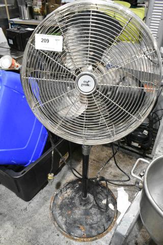 5XW06 Metal Floor Style 20" Fan. Tested and Powers On But Parts Do Not Move